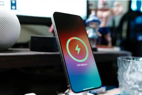 当雄苹果15换屏服务分享用什么充电器给iPhone15充电更好 